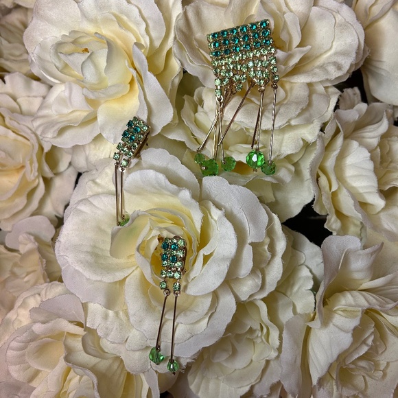 Vintage Gold tone & Green Rhinestone Jewelry Set-Brooch, Necklace & Earrings - Picture 2 of 12